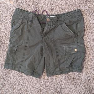 Eddie Bauer Green low waisted cargo shorts